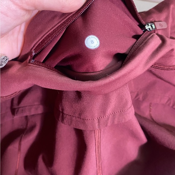 Lululemon size 8 4” speed up shorts - Picture 3 of 3